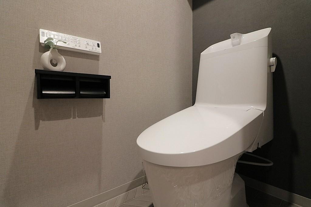 Classic 3-Bedroom Condo Near Station in Keihan hondori 4