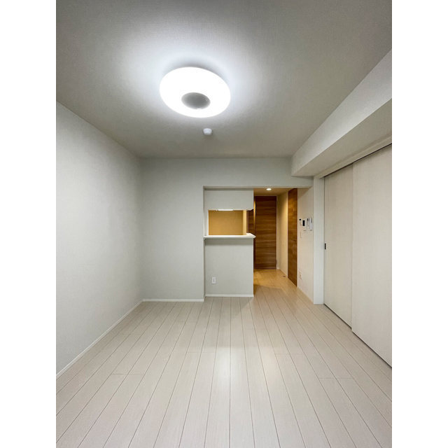 Modern 1-Bedroom Condo Near Station in Minamidai 4