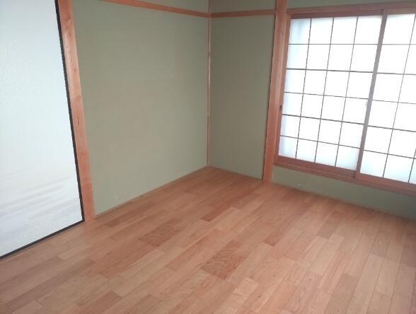 Well-Kept 4-Bedroom House in Higashinakaburi 4