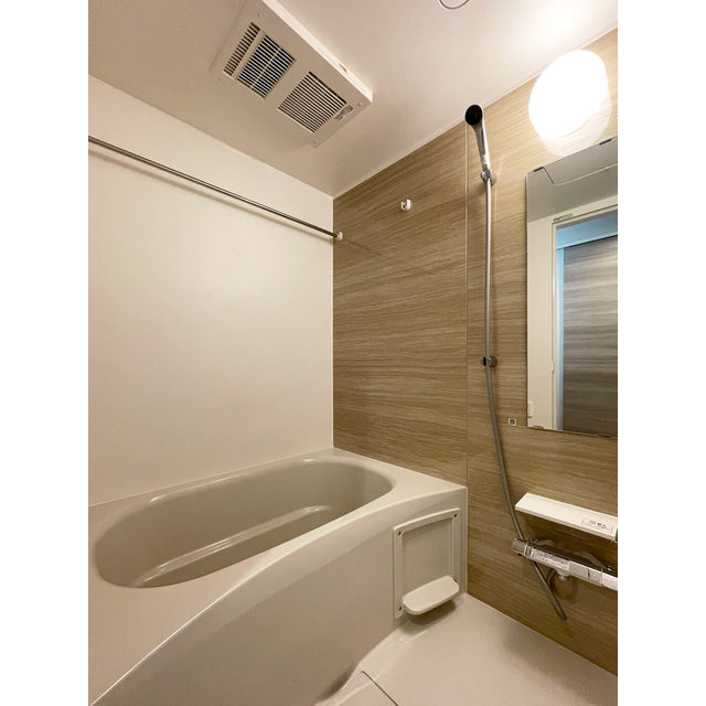 Modern 1-Bedroom Condo Near Station in Minamidai 6
