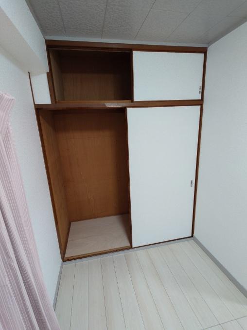 Classic 3-Bedroom Condo in Oshimakamicho 3