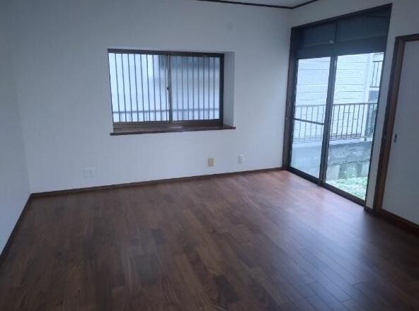 Well-Kept 4-Bedroom House in Higashinakaburi 2