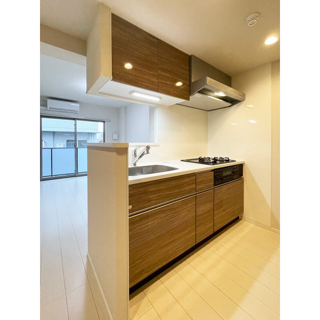 Modern 1-Bedroom Condo Near Station in Minamidai 5