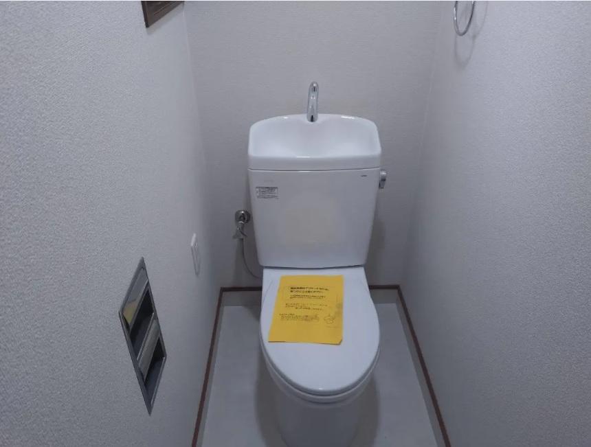 Well-Kept 4-Bedroom House in Higashinakaburi 7