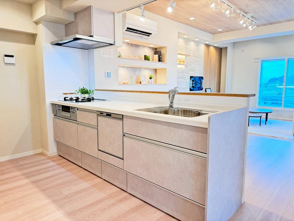 Charming 3-Bedroom Condo Near Station in Katase kaigan 1