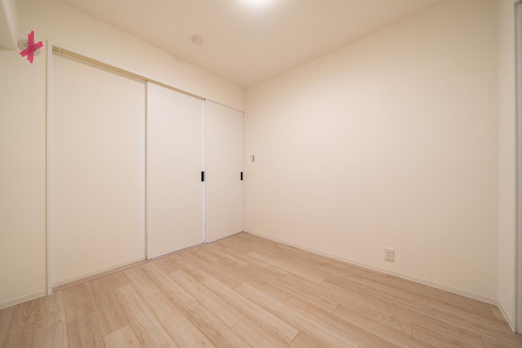 Well-Kept 2-Bedroom Condo Near Station in Sekime 6