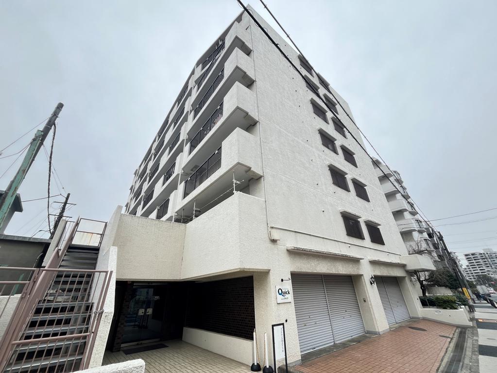 Classic 2-Bedroom Condo in Nishidai(1-chome) 1