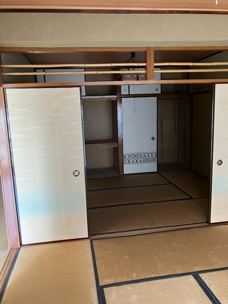Well-Kept 4-Bedroom Condo Near Station in Minamihorie 3