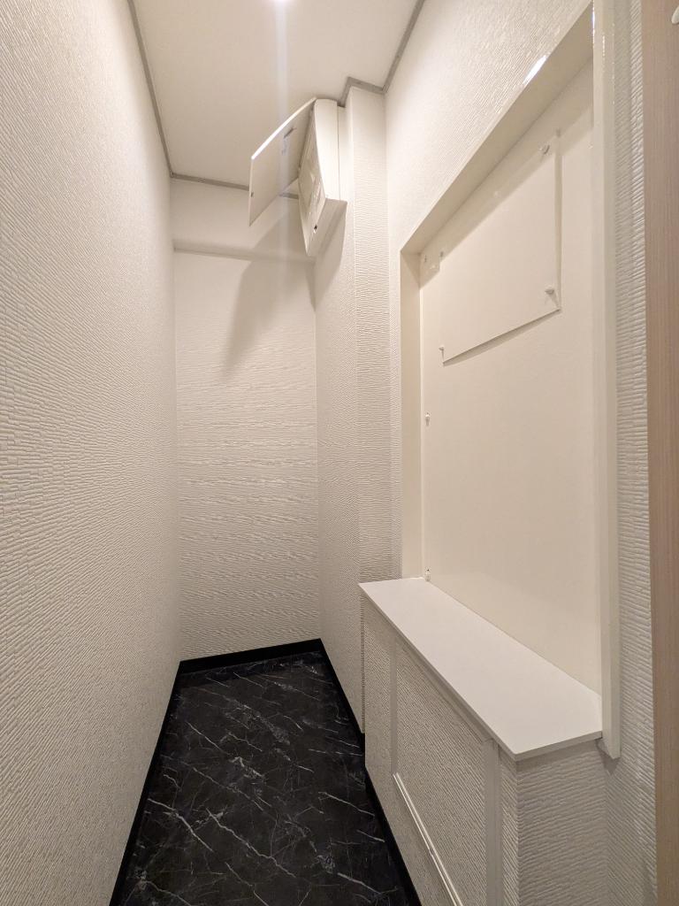 Well-Kept 2-Bedroom Condo Near Station in Toyosaki 3