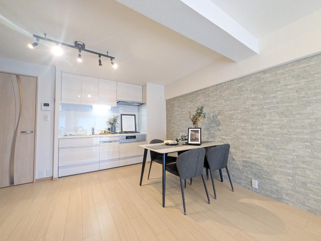Well-Kept 2-Bedroom Condo Near Station in Toyosaki 4