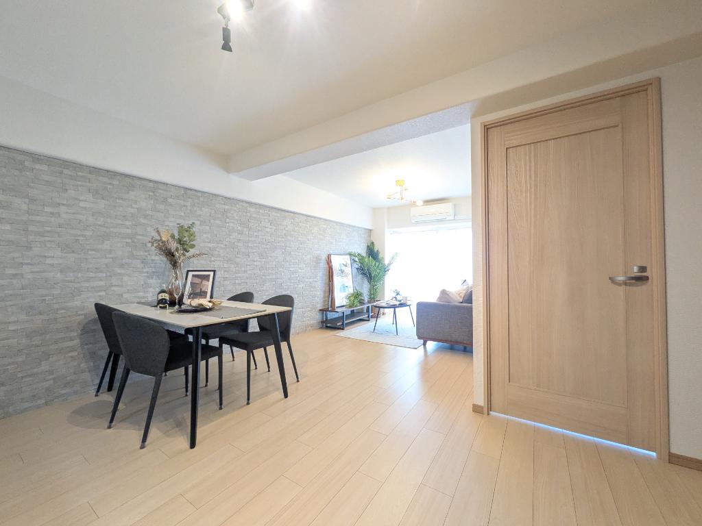 Well-Kept 2-Bedroom Condo Near Station in Toyosaki 0