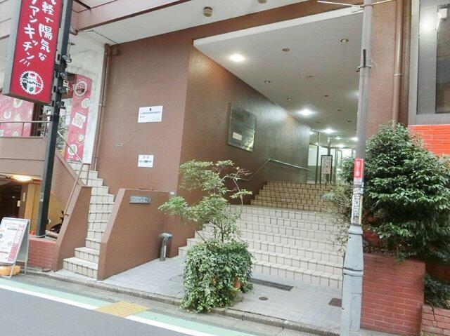 Vintage 2-Bedroom Condo Near Station in Higashinakano 2