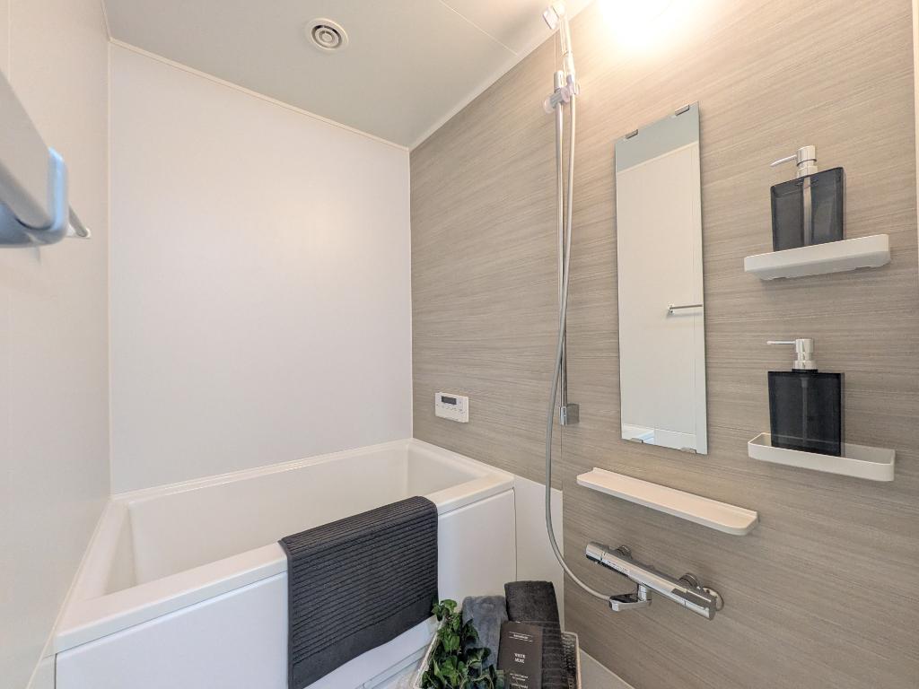 Well-Kept 2-Bedroom Condo Near Station in Toyosaki 5