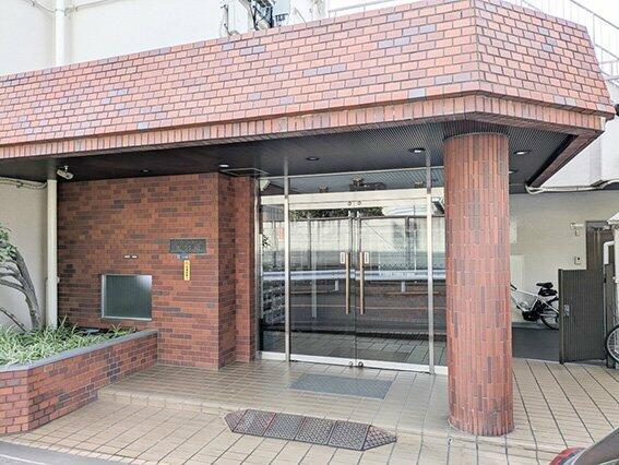 Well-Kept 2-Bedroom Condo in Akabanedai 2