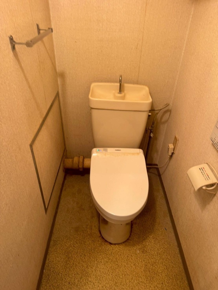 Vintage 3-Bedroom Condo in Okata 5