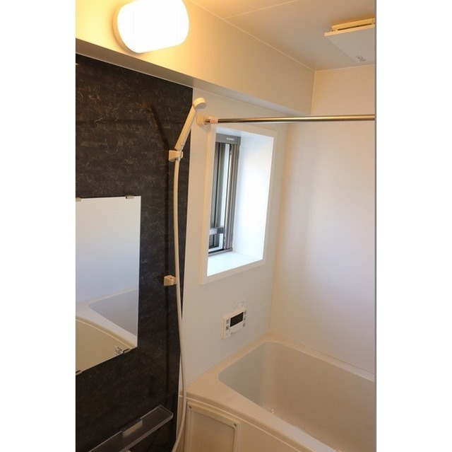 Modern 1-Bedroom Condo in Saginomiya 6