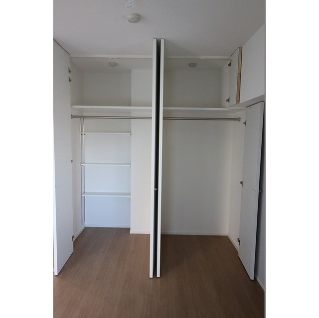 Modern 1-Bedroom Condo in Saginomiya 8