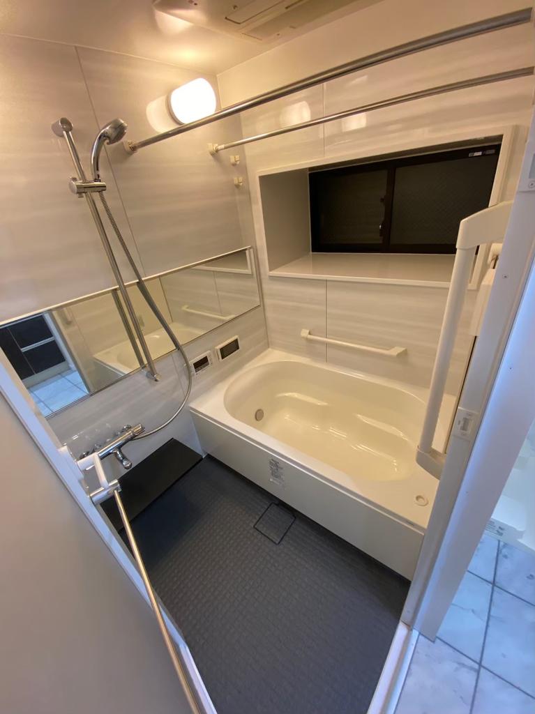 Modern 1-Bedroom Condo Near Station in Minamihorie 1