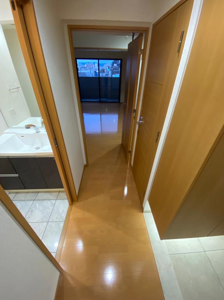 Modern 1-Bedroom Condo Near Station in Minamihorie 4