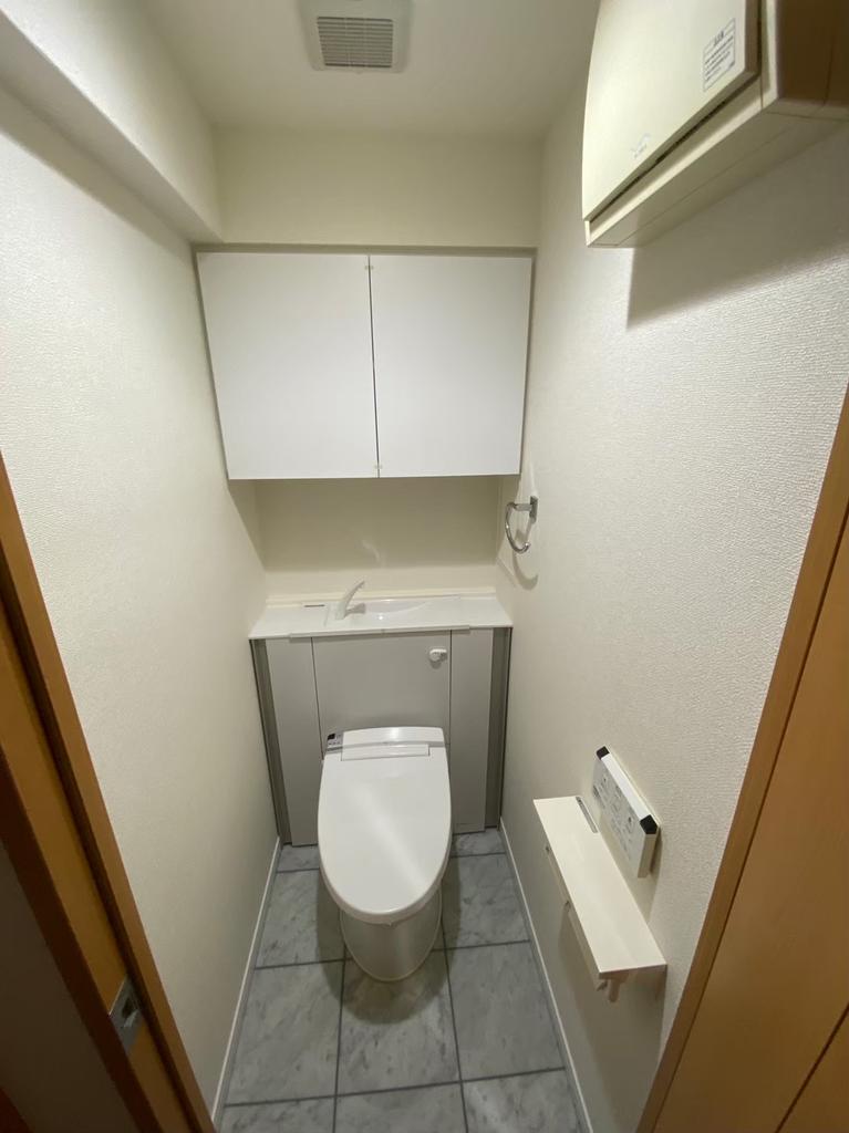 Modern 1-Bedroom Condo Near Station in Minamihorie 0